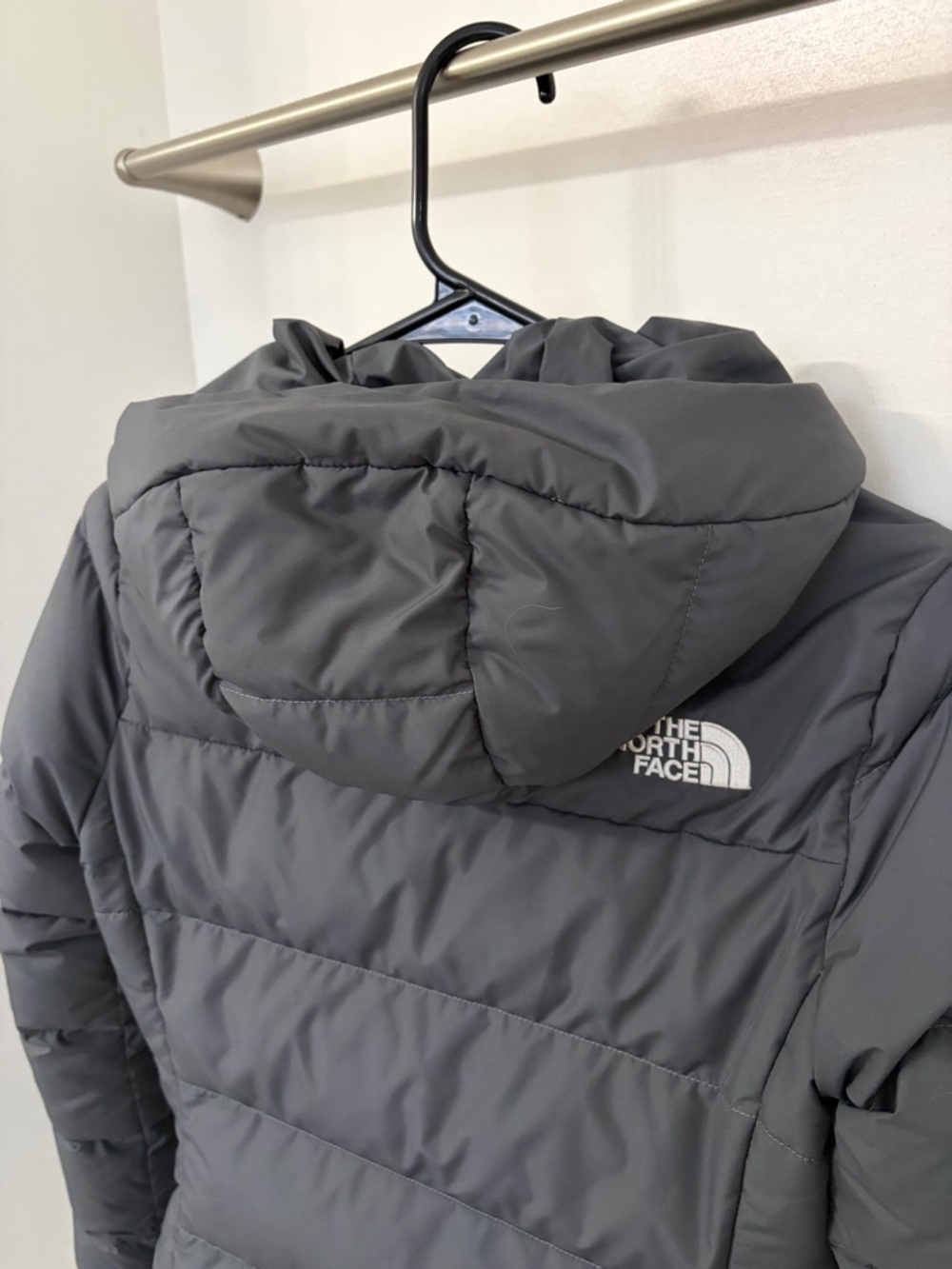 The North Face Women's Charcoal Hooded Puffer Coat - Picture 5 of 6